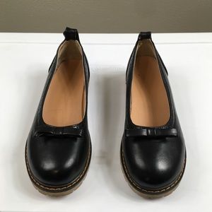 Simple Black Grunge Flats with Bow